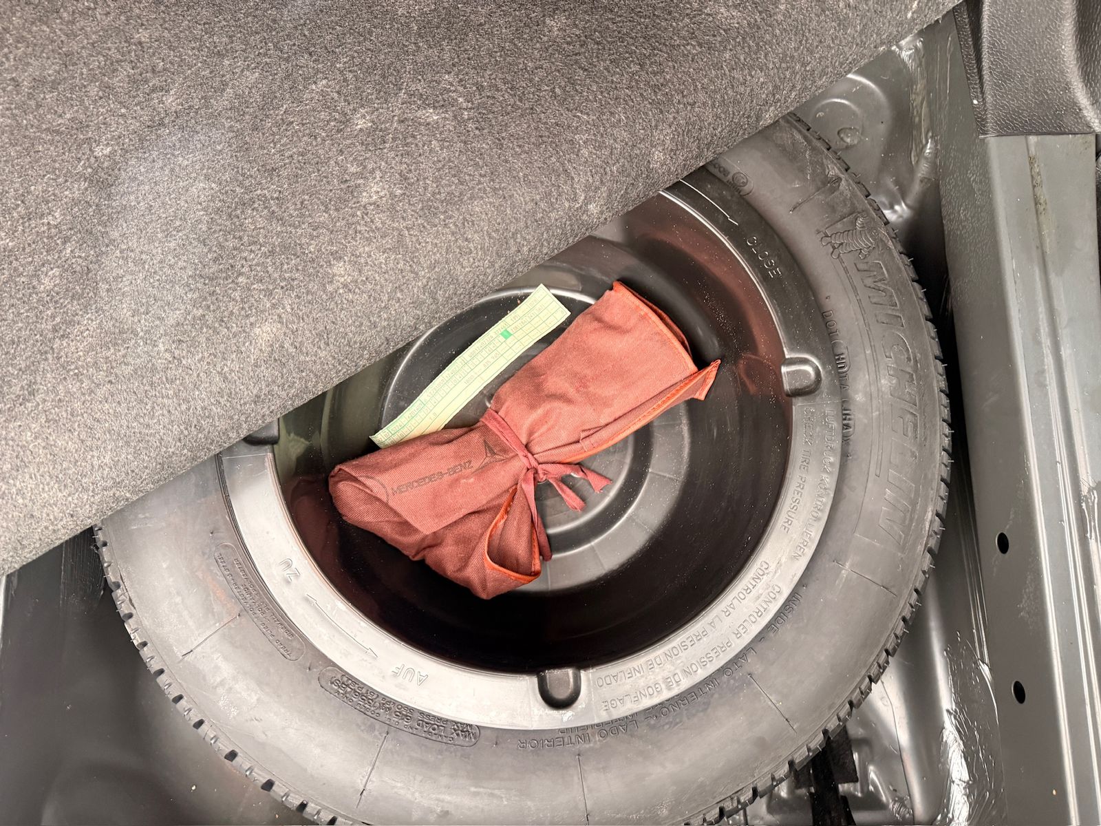 Mercedes-Benz 230 Black 4dr Automatic 1987