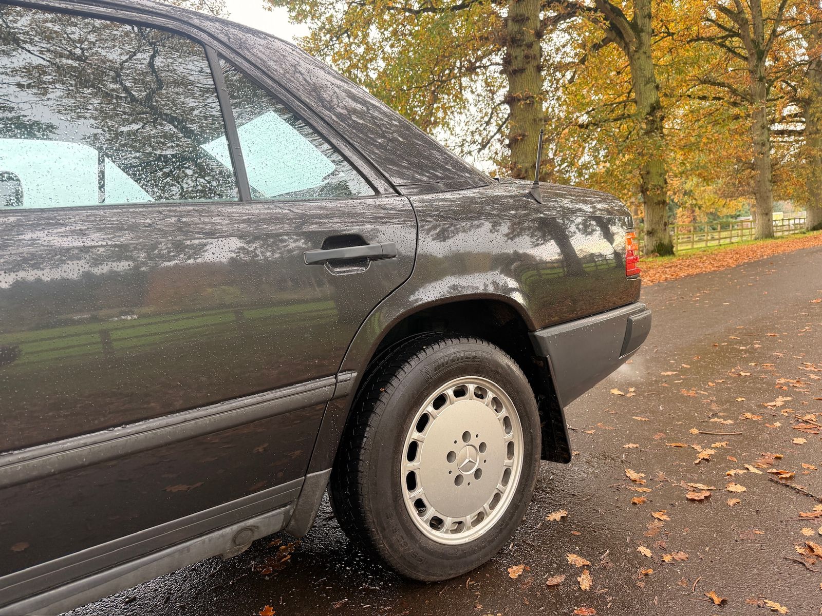 Mercedes-Benz 230 Black 4dr Automatic 1987