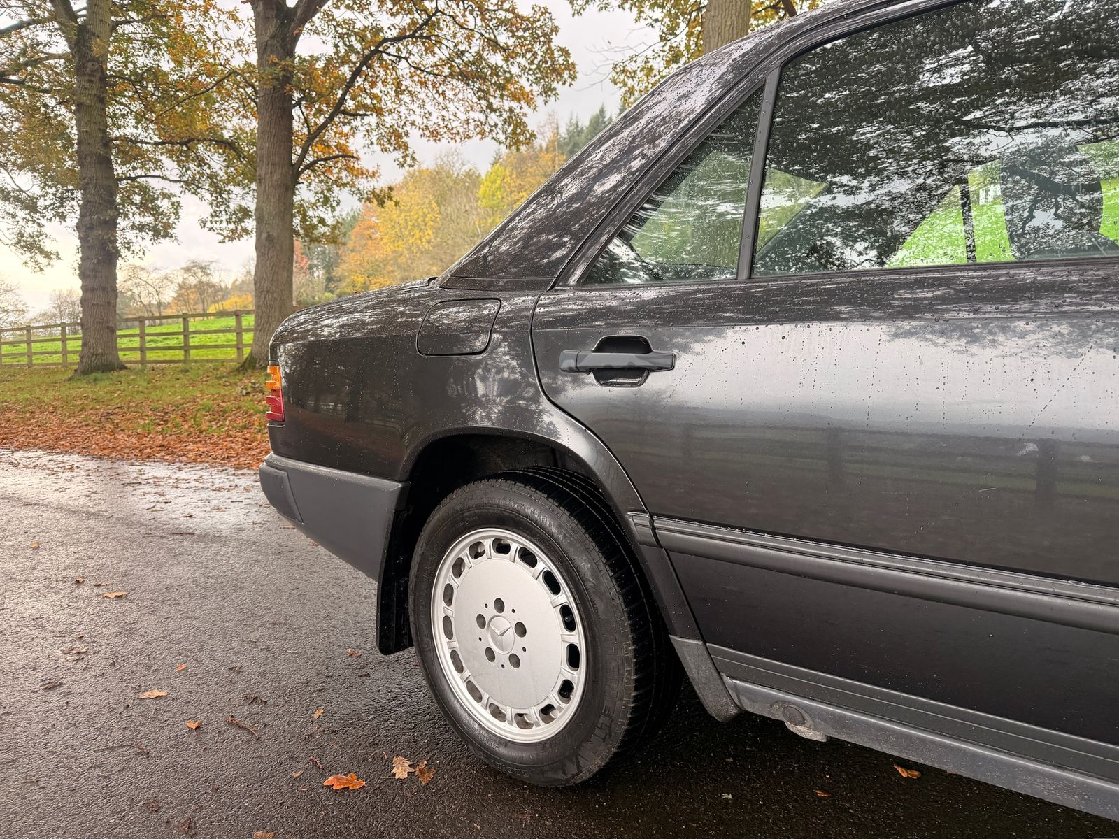 Mercedes-Benz 230 Black 4dr Automatic 1987