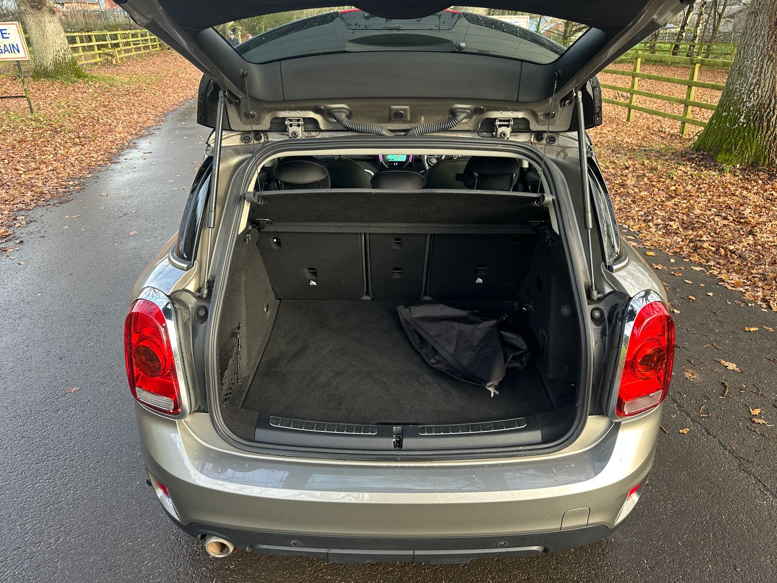 MINI Countryman 1.5 7.6kWh Cooper SE Classic SUV 5dr Petrol Plug-in Hybrid Auto ALL4 Euro 6 (s/s) (224 ps) 5dr Automatic 2019