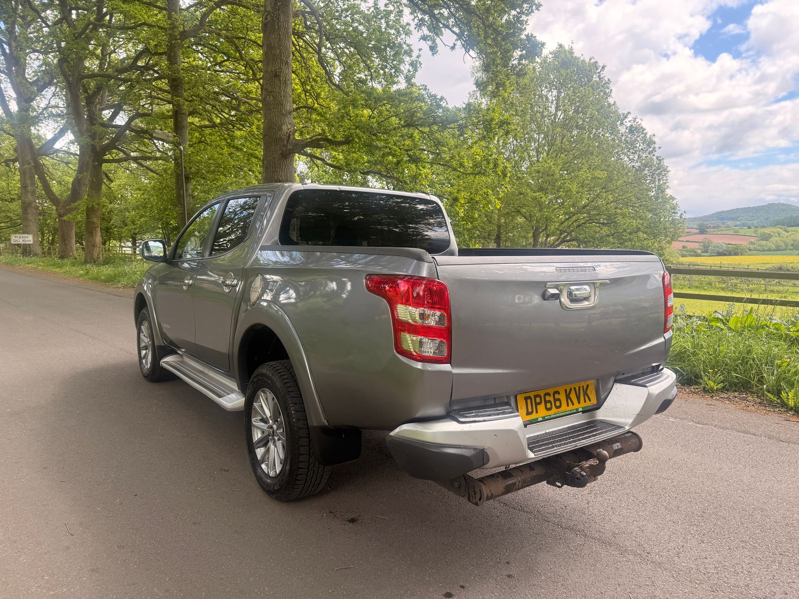 Mitsubishi L200 2.4 DI-D DC Barbarian Pickup Double Cab 4dr Diesel Manual 4WD Euro 6 (178 ps) 4dr Manual 2017