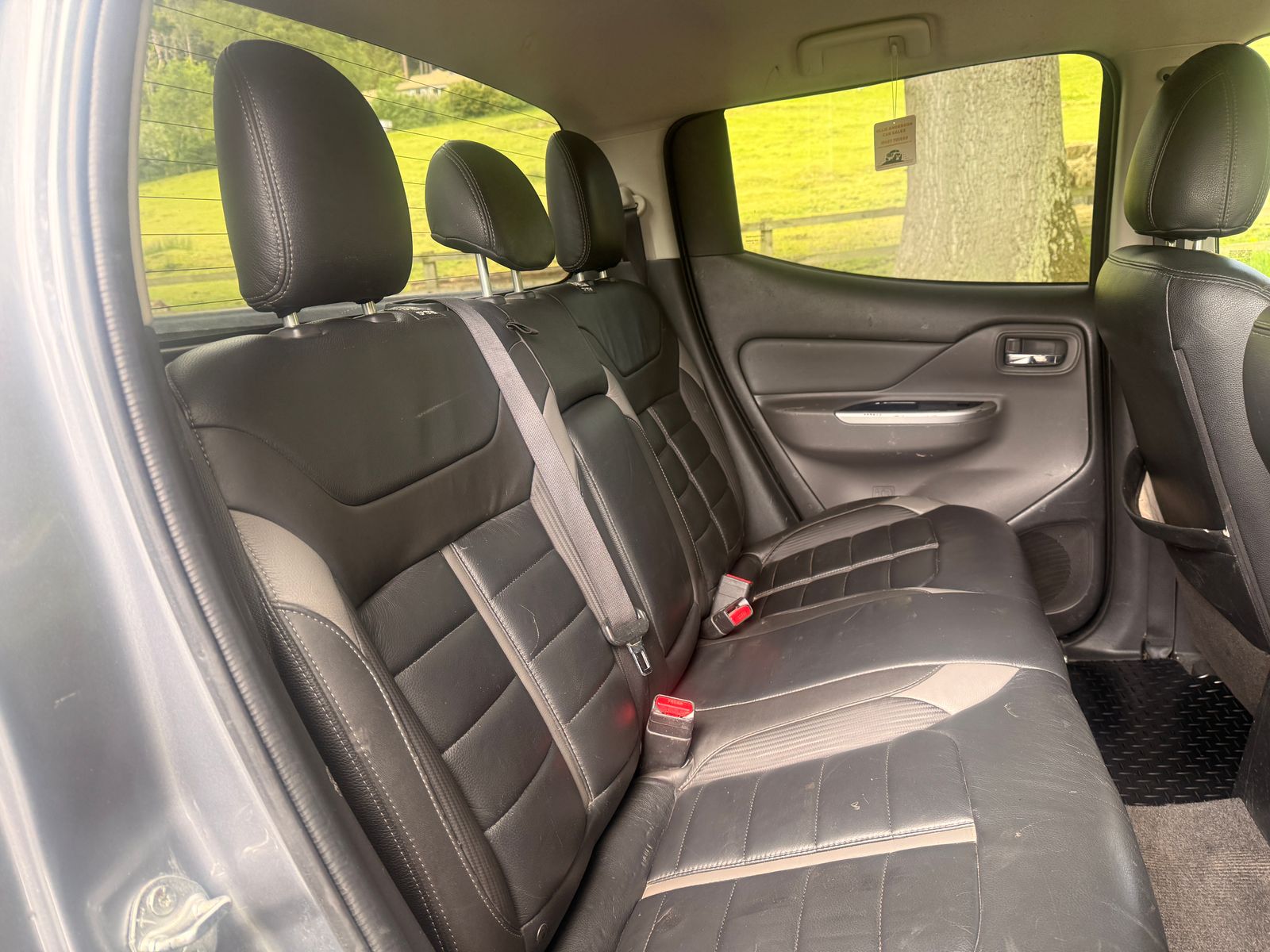 Mitsubishi L200 2.4 DI-D DC Barbarian Pickup Double Cab 4dr Diesel Manual 4WD Euro 6 (178 ps) 4dr Manual 2017