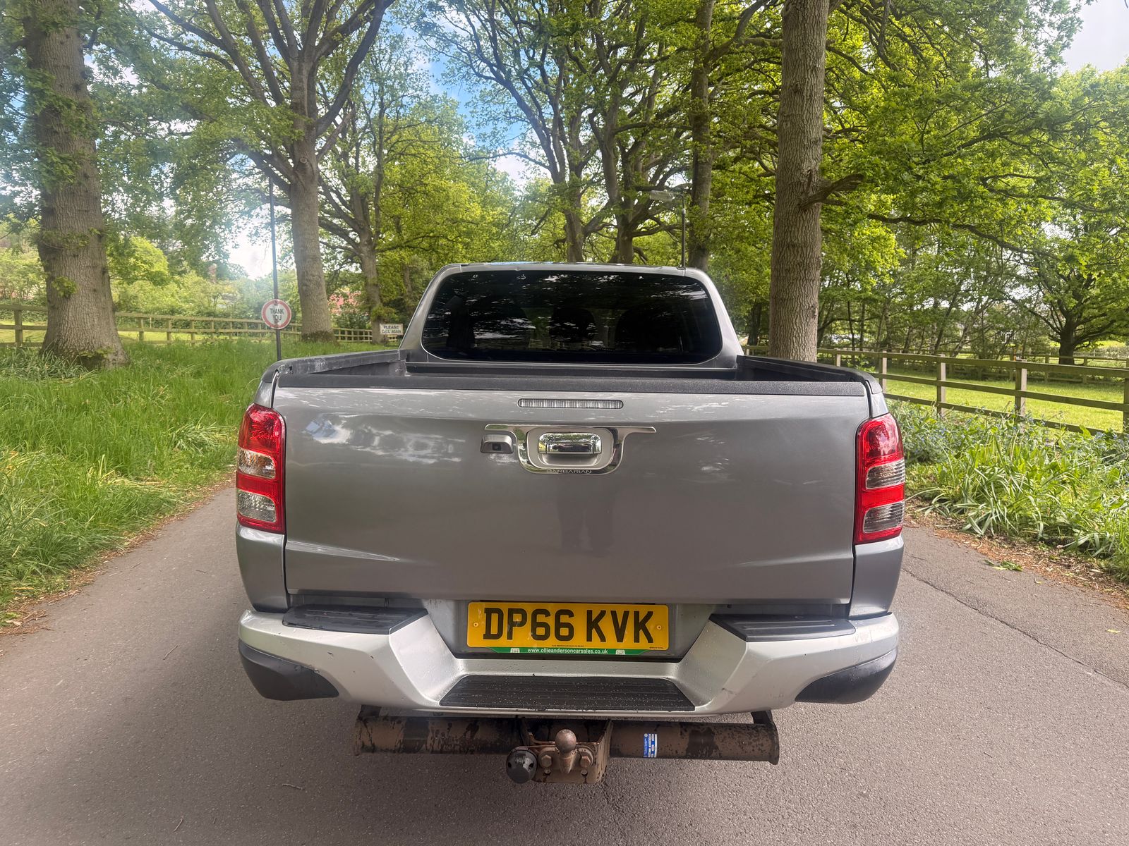 Mitsubishi L200 2.4 DI-D DC Barbarian Pickup Double Cab 4dr Diesel Manual 4WD Euro 6 (178 ps) 4dr Manual 2017