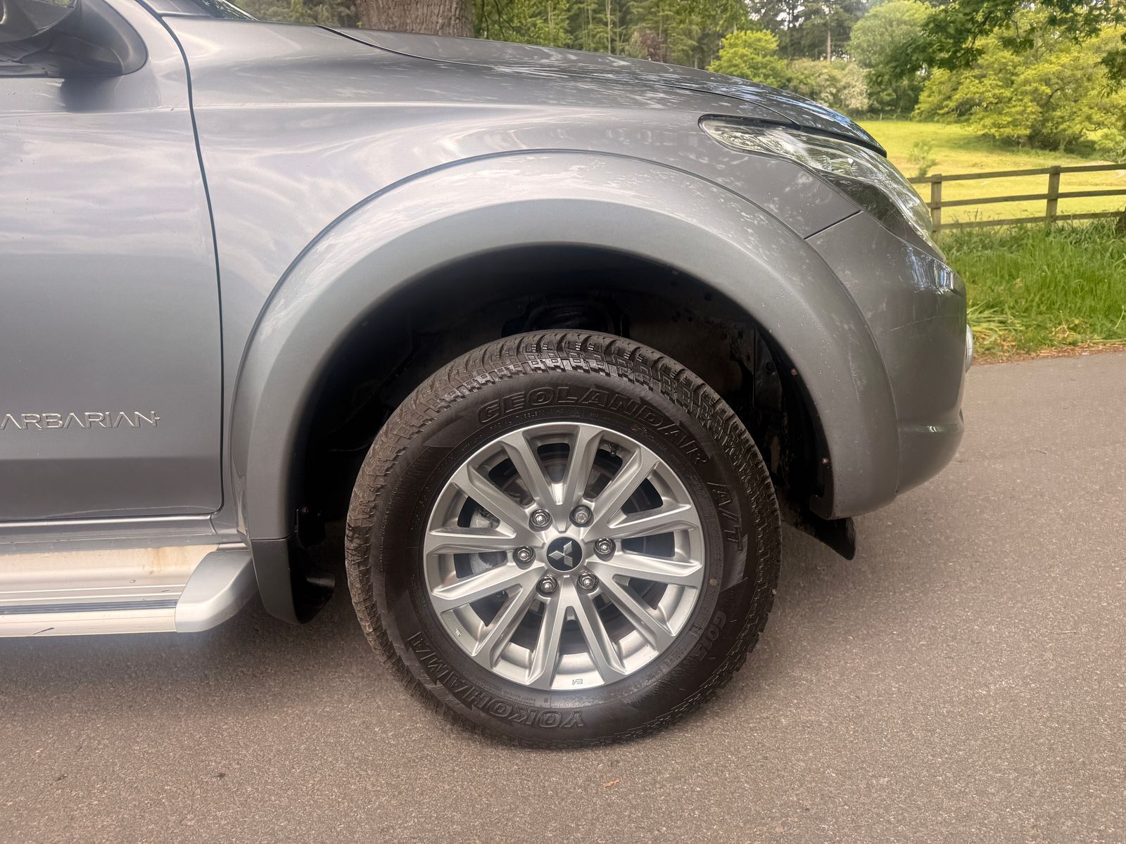 Mitsubishi L200 2.4 DI-D DC Barbarian Pickup Double Cab 4dr Diesel Manual 4WD Euro 6 (178 ps) 4dr Manual 2017