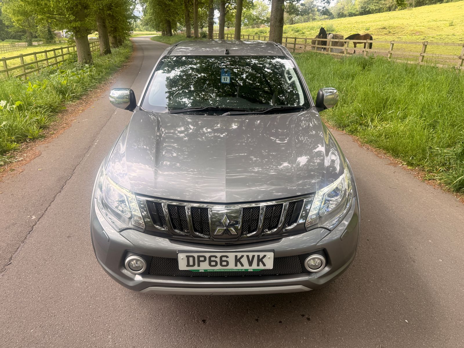 Mitsubishi L200 2.4 DI-D DC Barbarian Pickup Double Cab 4dr Diesel Manual 4WD Euro 6 (178 ps) 4dr Manual 2017