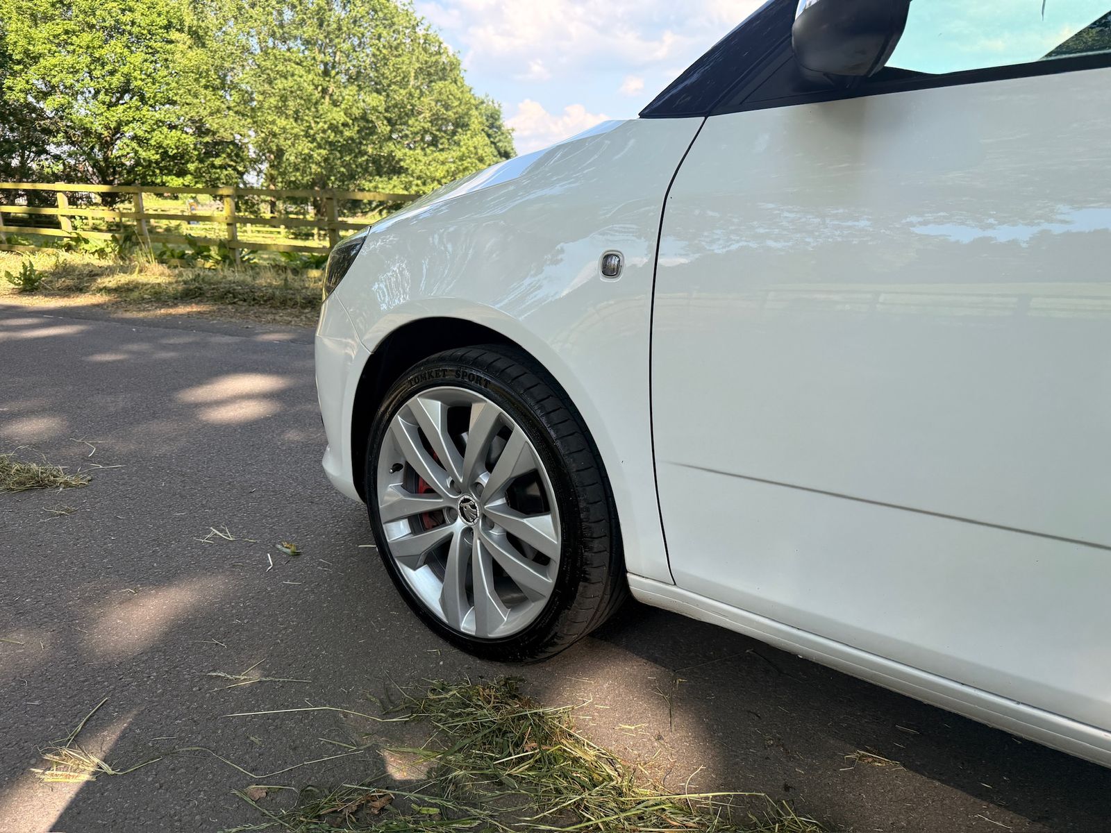 Skoda Fabia 1.4 TSI vRS S2000 Hatchback 5dr Petrol DSG Euro 5 (180 ps) 5dr Automatic 2014