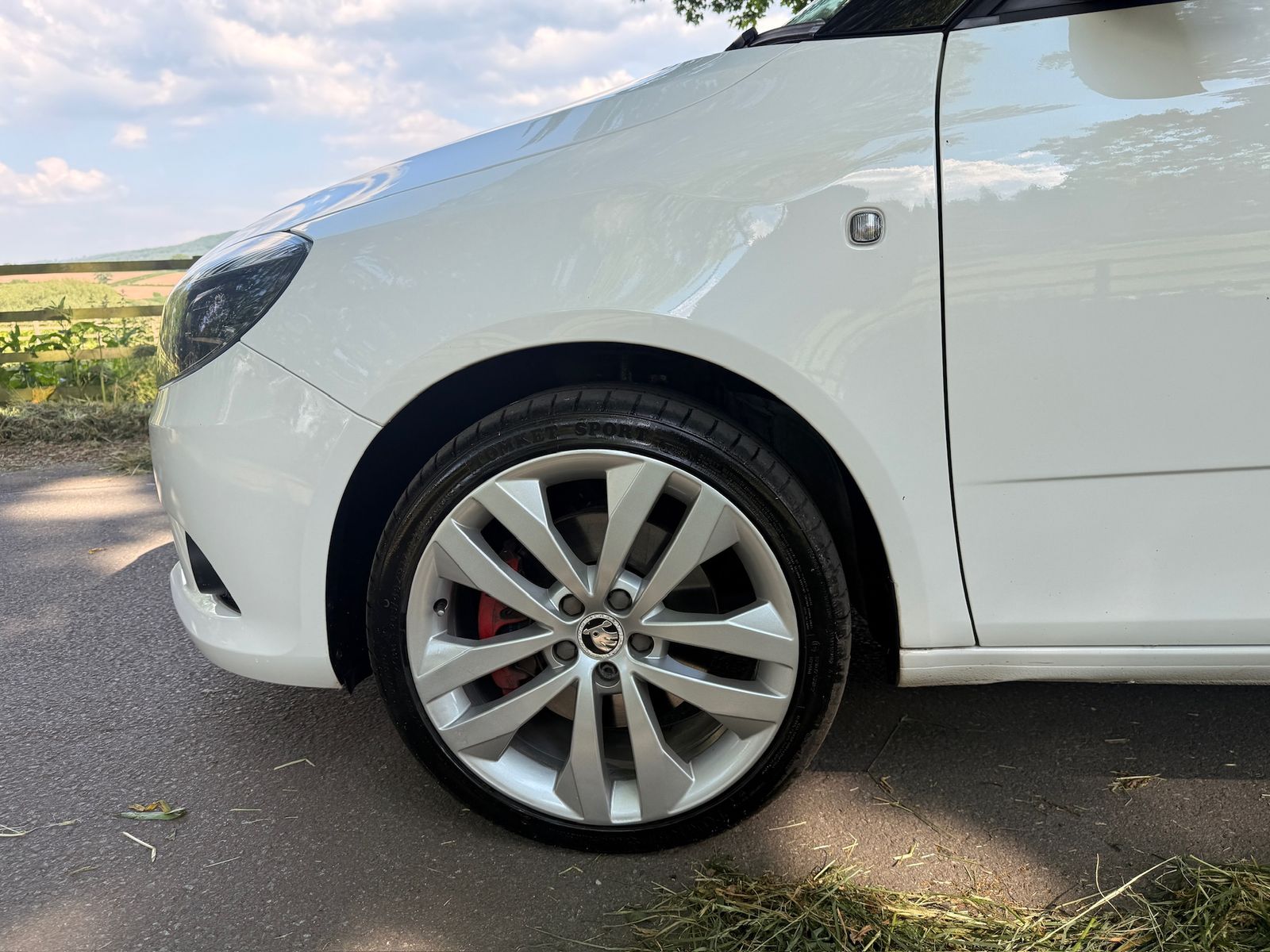 Skoda Fabia 1.4 TSI vRS S2000 Hatchback 5dr Petrol DSG Euro 5 (180 ps) 5dr Automatic 2014
