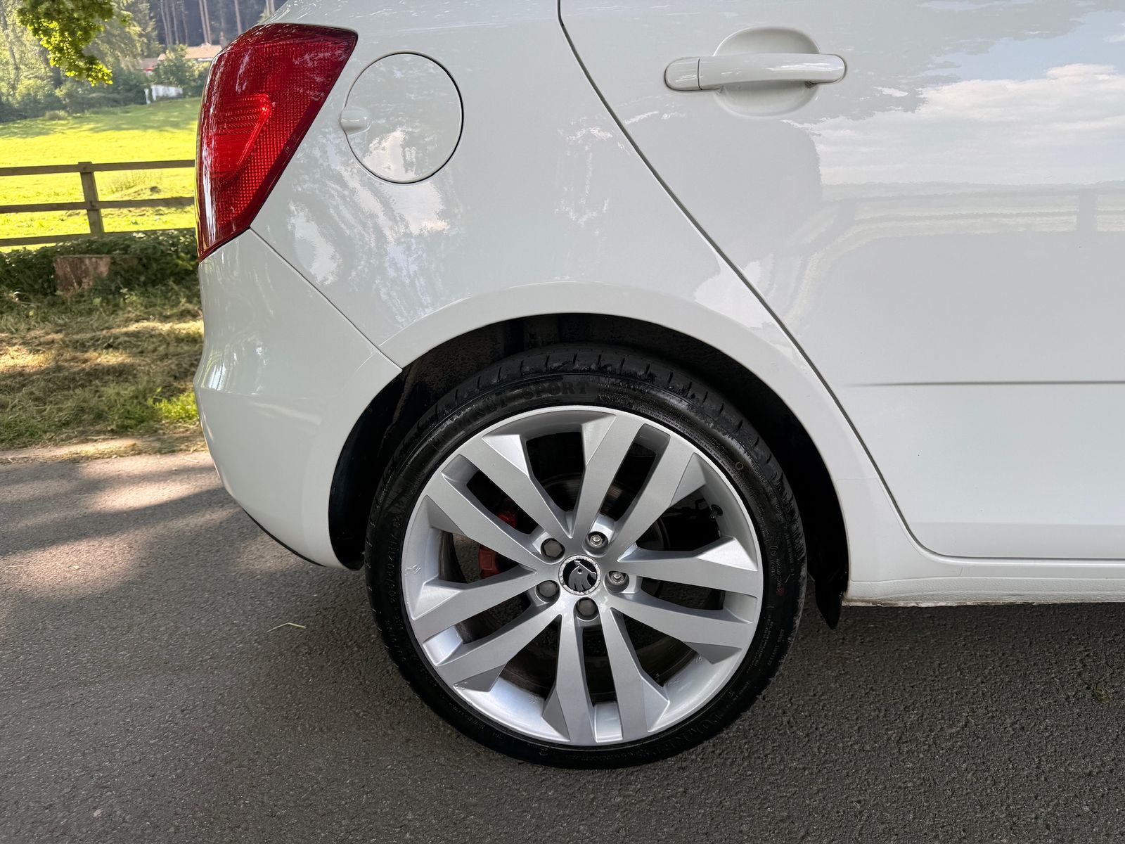 Skoda Fabia 1.4 TSI vRS S2000 Hatchback 5dr Petrol DSG Euro 5 (180 ps) 5dr Automatic 2014