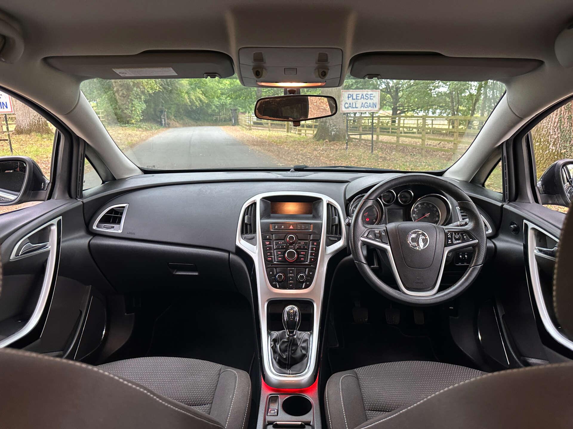 Vauxhall Astra 1.6 Astra SRI 5dr 5dr Manual 2026