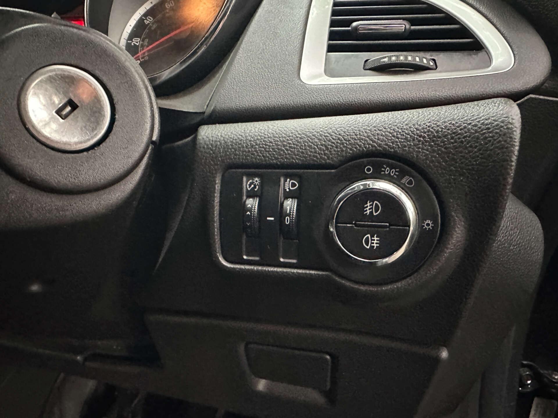 Vauxhall Astra 1.6 Astra SRI 5dr 5dr Manual 2026