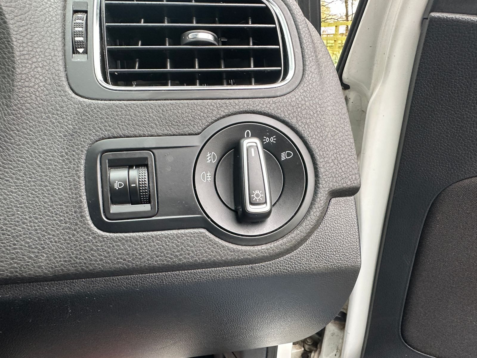 Volkswagen Polo 1.2 TSI BlueMotion Tech Match Hatchback 5dr Petrol Manual Euro 6 (s/s) (90 ps) 5dr Manual 2017