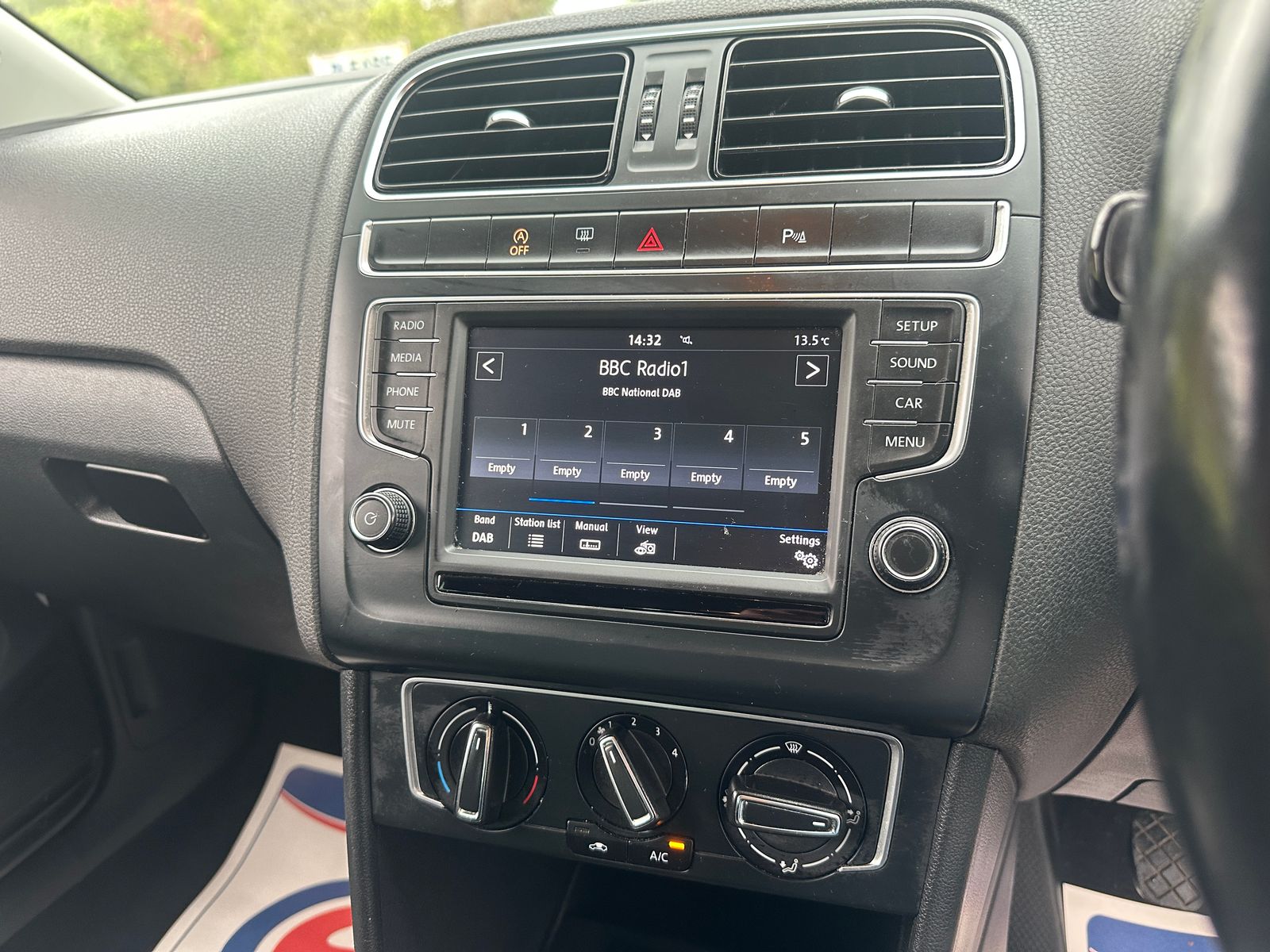 Volkswagen Polo 1.2 TSI BlueMotion Tech Match Hatchback 5dr Petrol Manual Euro 6 (s/s) (90 ps) 5dr Manual 2017