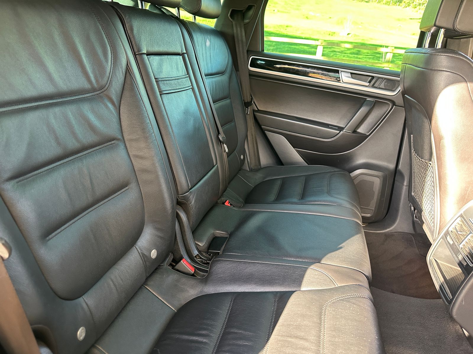 Volkswagen Touareg 3.0 TDI V6 BlueMotion Tech R-Line Plus SUV 5dr Diesel Tiptronic 4WD Euro 6 (s/s) (262 ps) 5dr Automatic 2016