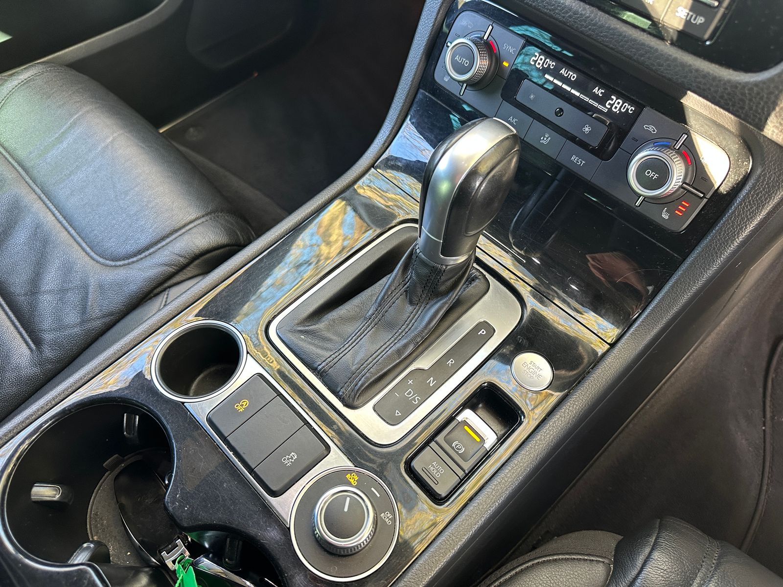 Volkswagen Touareg 3.0 TDI V6 BlueMotion Tech R-Line Plus SUV 5dr Diesel Tiptronic 4WD Euro 6 (s/s) (262 ps) 5dr Automatic 2016