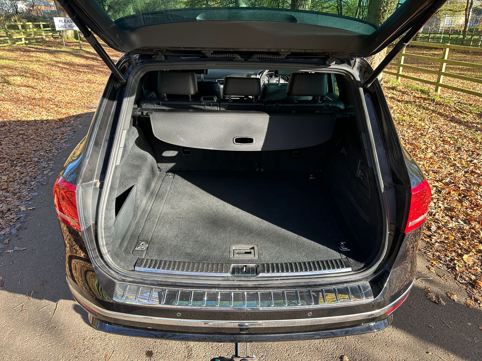 Volkswagen Touareg 3.0 TDI V6 BlueMotion Tech R-Line Plus SUV 5dr Diesel Tiptronic 4WD Euro 6 (s/s) (262 ps) 5dr Automatic 2016