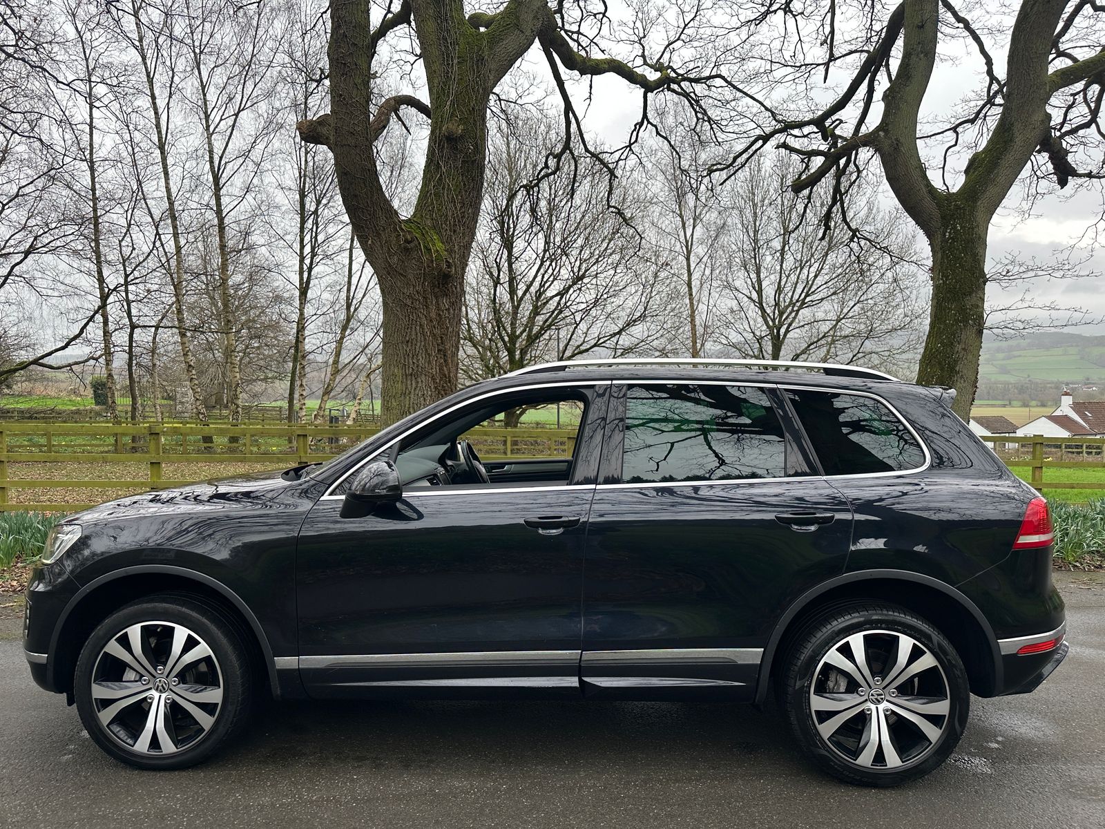 Volkswagen Touareg 3.0 TDI V6 BlueMotion Tech R-Line SUV 5dr Diesel Tiptronic 4WD Euro 6 (s/s) (262 ps) 5dr Automatic 2016
