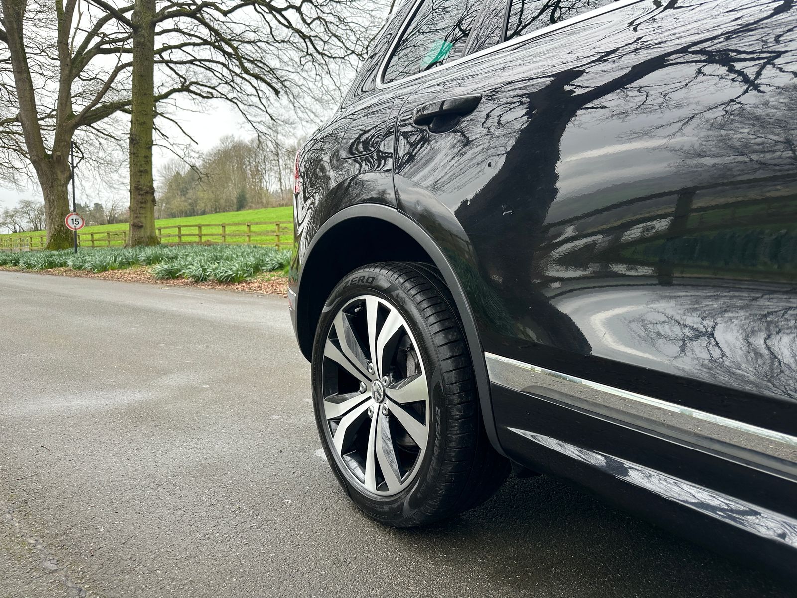 Volkswagen Touareg 3.0 TDI V6 BlueMotion Tech R-Line SUV 5dr Diesel Tiptronic 4WD Euro 6 (s/s) (262 ps) 5dr Automatic 2016