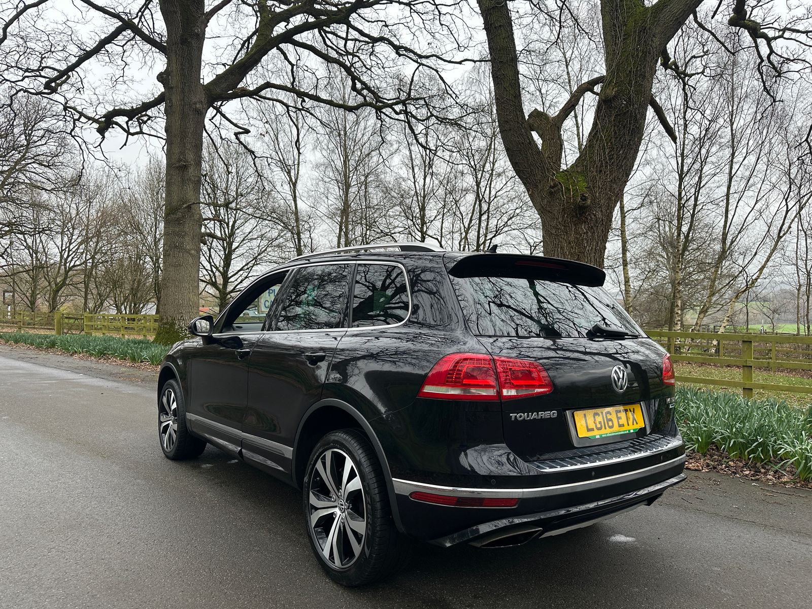 Volkswagen Touareg 3.0 TDI V6 BlueMotion Tech R-Line SUV 5dr Diesel Tiptronic 4WD Euro 6 (s/s) (262 ps) 5dr Automatic 2016