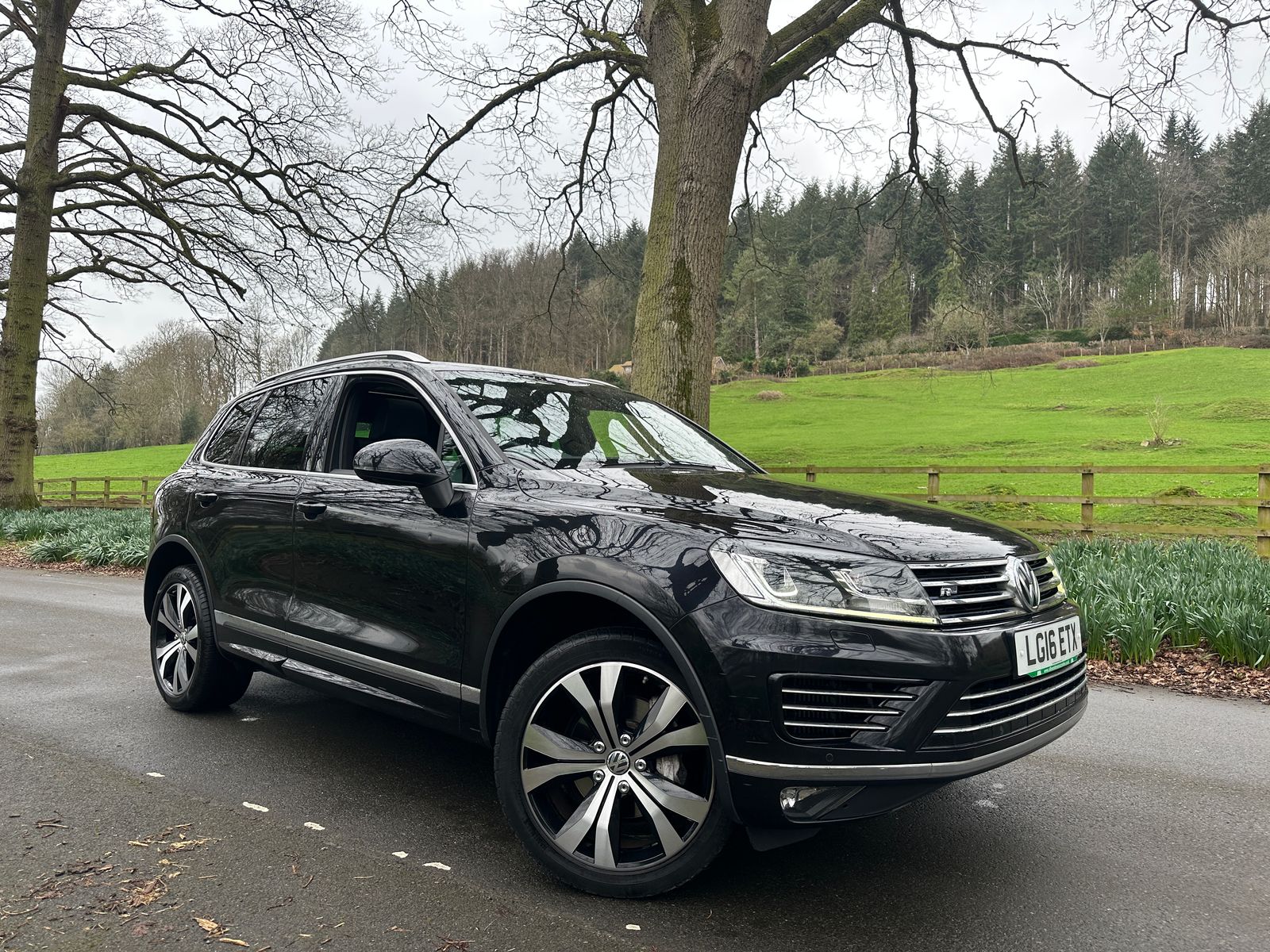 Volkswagen Touareg 3.0 TDI V6 BlueMotion Tech R-Line SUV 5dr Diesel Tiptronic 4WD Euro 6 (s/s) (262 ps) 5dr Automatic 2016