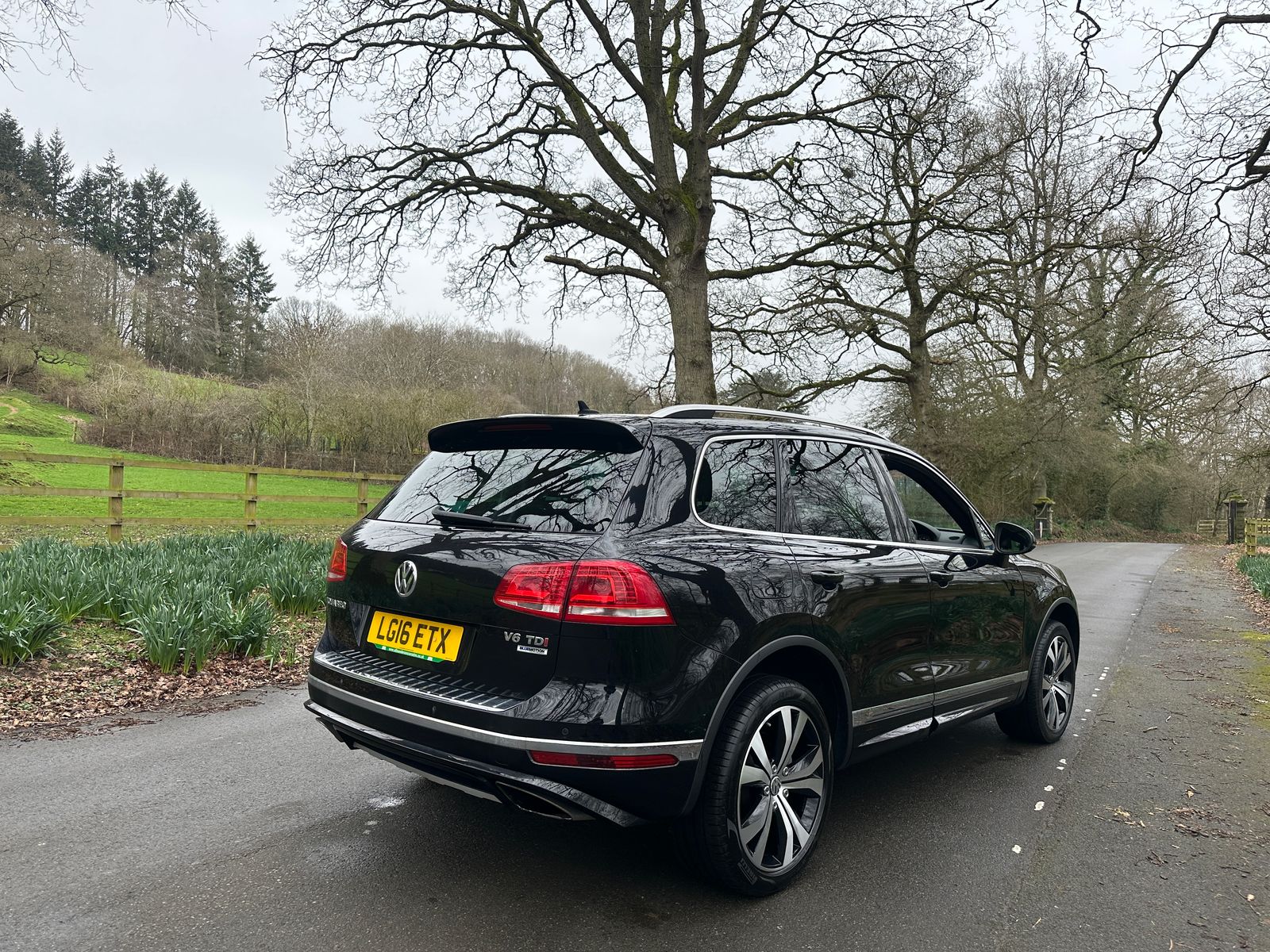 Volkswagen Touareg 3.0 TDI V6 BlueMotion Tech R-Line SUV 5dr Diesel Tiptronic 4WD Euro 6 (s/s) (262 ps) 5dr Automatic 2016