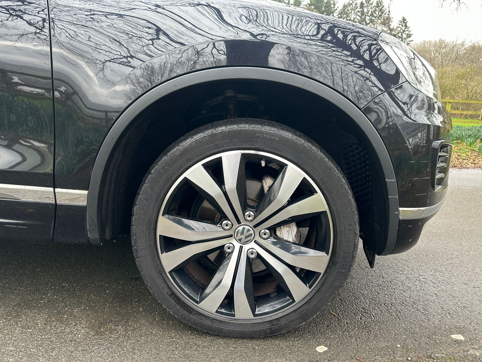 Volkswagen Touareg 3.0 TDI V6 BlueMotion Tech R-Line SUV 5dr Diesel Tiptronic 4WD Euro 6 (s/s) (262 ps) 5dr Automatic 2016