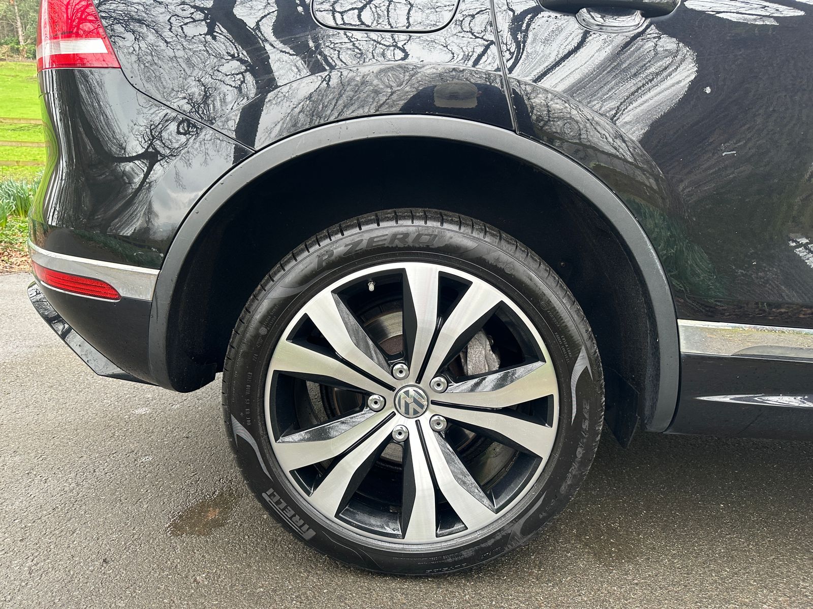 Volkswagen Touareg 3.0 TDI V6 BlueMotion Tech R-Line SUV 5dr Diesel Tiptronic 4WD Euro 6 (s/s) (262 ps) 5dr Automatic 2016