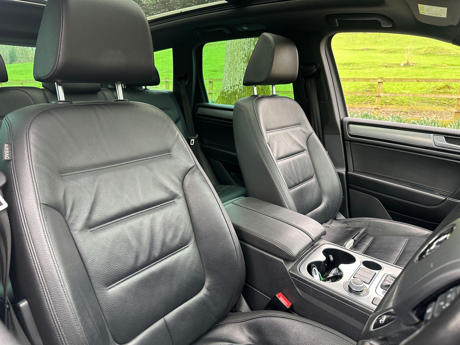 Volkswagen Touareg 3.0 TDI V6 BlueMotion Tech R-Line SUV 5dr Diesel Tiptronic 4WD Euro 6 (s/s) (262 ps) 5dr Automatic 2016