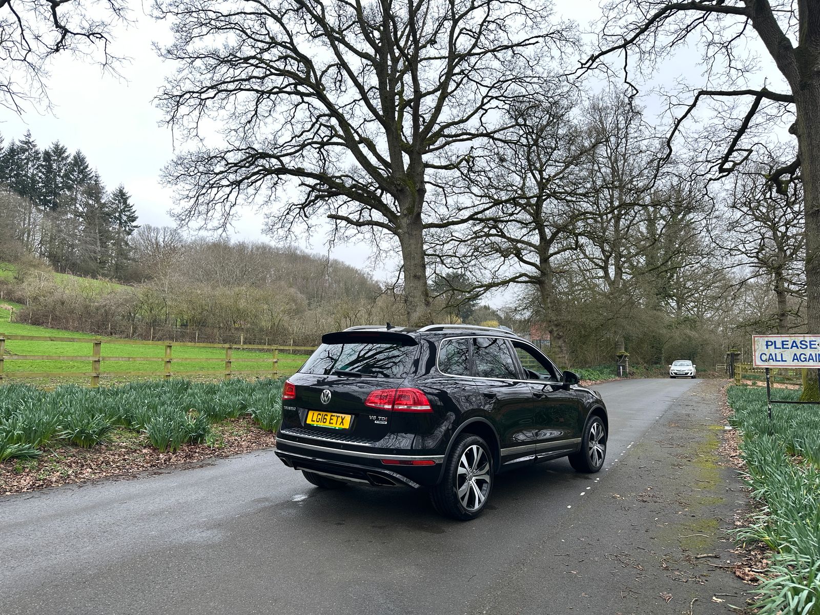 Volkswagen Touareg 3.0 TDI V6 BlueMotion Tech R-Line SUV 5dr Diesel Tiptronic 4WD Euro 6 (s/s) (262 ps) 5dr Automatic 2016