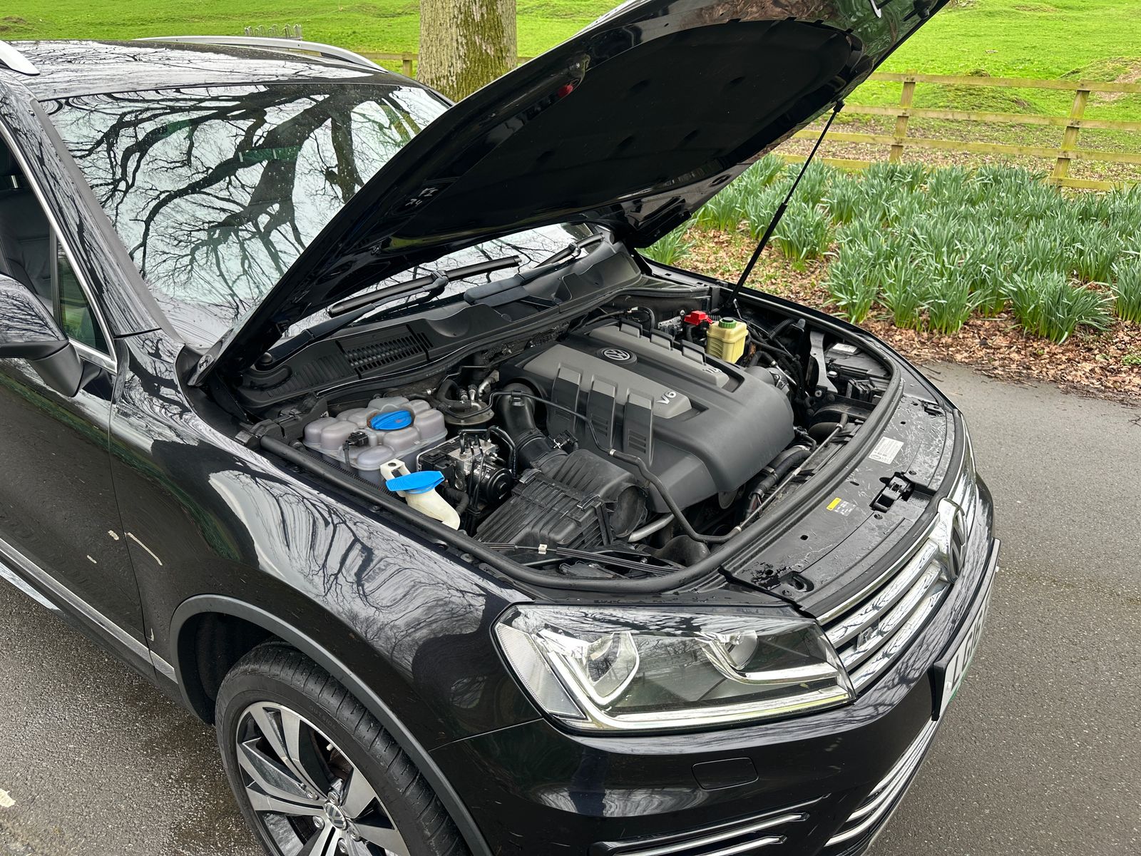 Volkswagen Touareg 3.0 TDI V6 BlueMotion Tech R-Line SUV 5dr Diesel Tiptronic 4WD Euro 6 (s/s) (262 ps) 5dr Automatic 2016