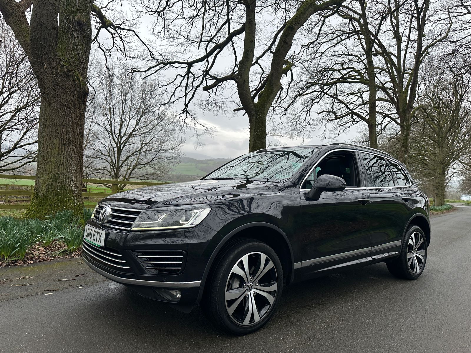 Volkswagen Touareg 3.0 TDI V6 BlueMotion Tech R-Line SUV 5dr Diesel Tiptronic 4WD Euro 6 (s/s) (262 ps) 5dr Automatic 2016