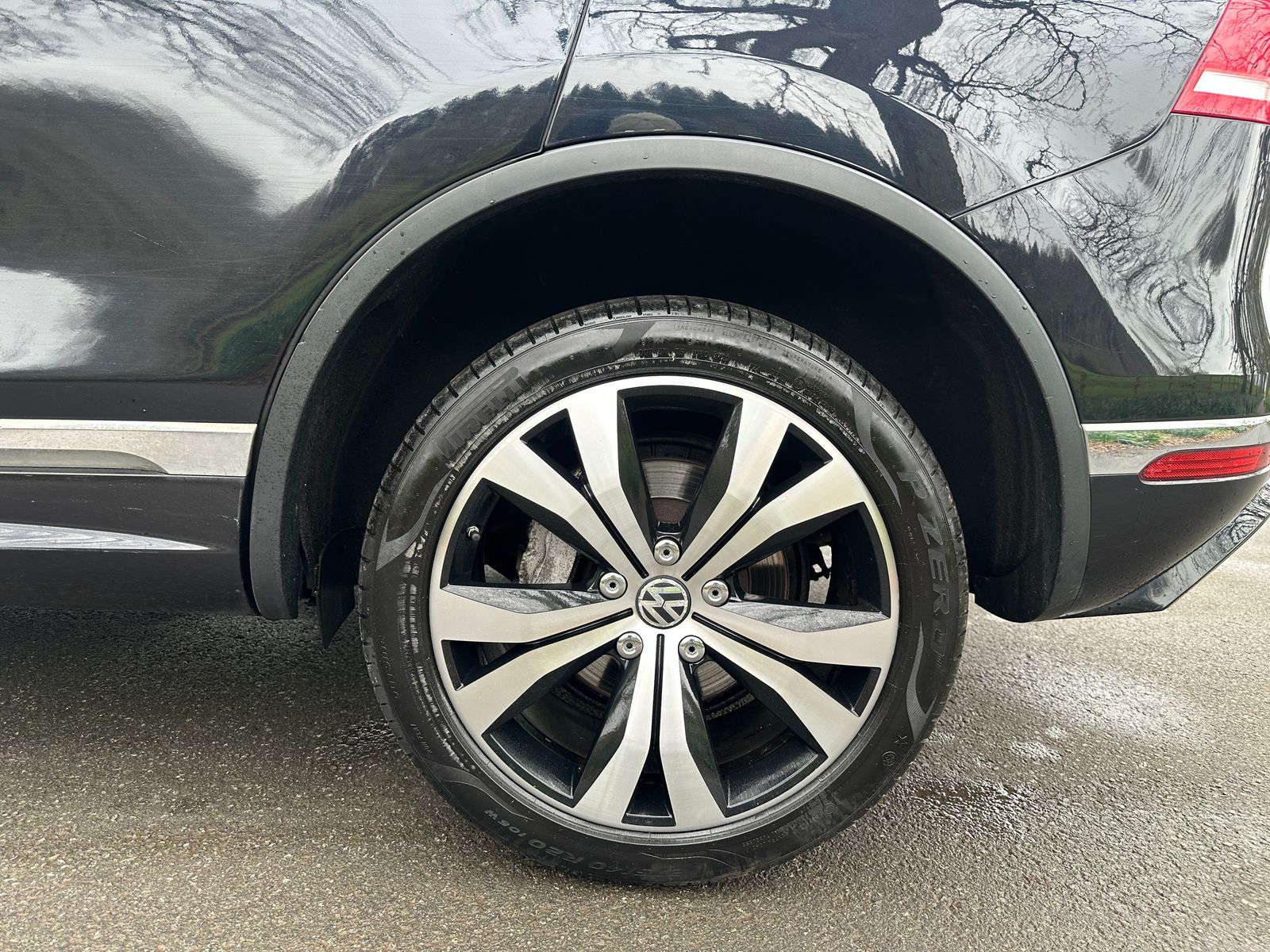 Volkswagen Touareg 3.0 TDI V6 BlueMotion Tech R-Line SUV 5dr Diesel Tiptronic 4WD Euro 6 (s/s) (262 ps) 5dr Automatic 2016