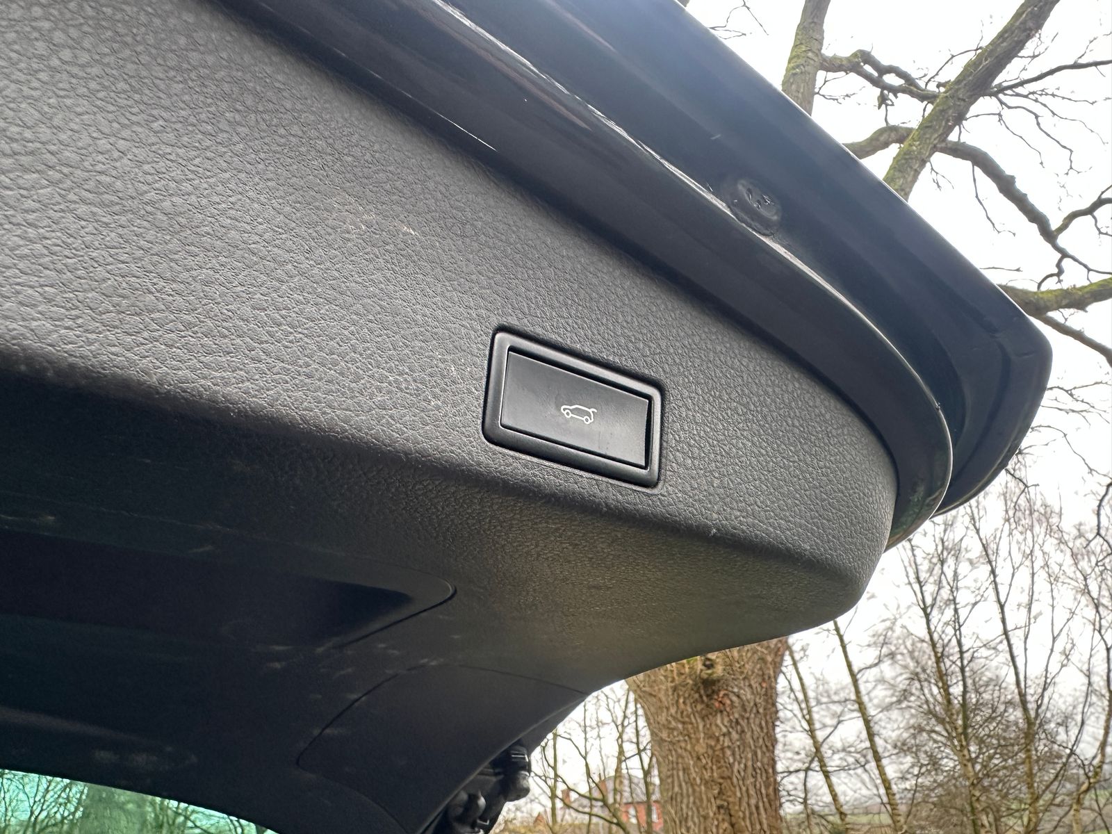 Volkswagen Touareg 3.0 TDI V6 BlueMotion Tech R-Line SUV 5dr Diesel Tiptronic 4WD Euro 6 (s/s) (262 ps) 5dr Automatic 2016