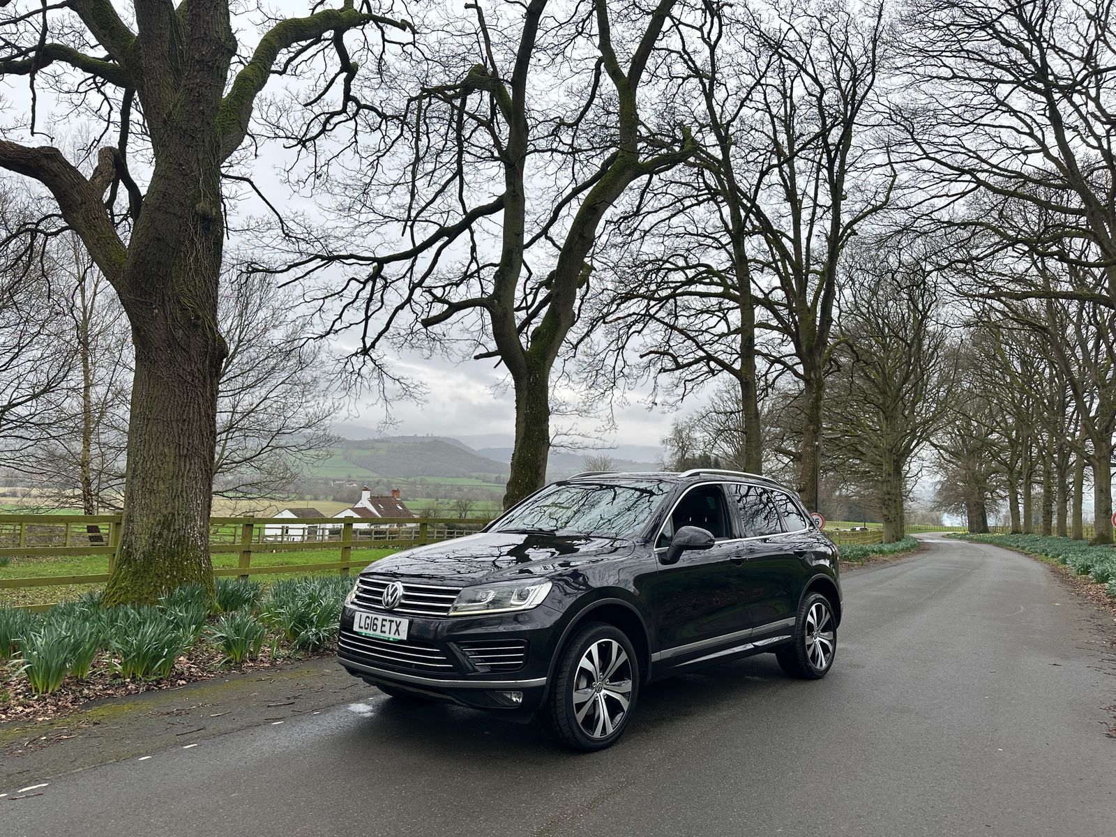 Volkswagen Touareg 3.0 TDI V6 BlueMotion Tech R-Line SUV 5dr Diesel Tiptronic 4WD Euro 6 (s/s) (262 ps) 5dr Automatic 2016