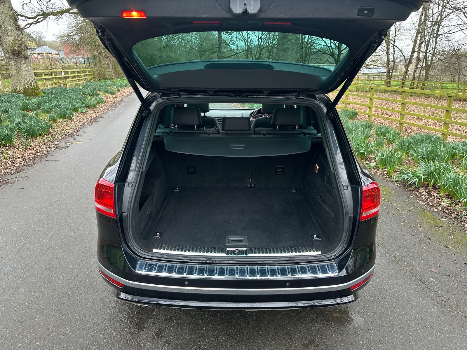 Volkswagen Touareg 3.0 TDI V6 BlueMotion Tech R-Line SUV 5dr Diesel Tiptronic 4WD Euro 6 (s/s) (262 ps) 5dr Automatic 2016