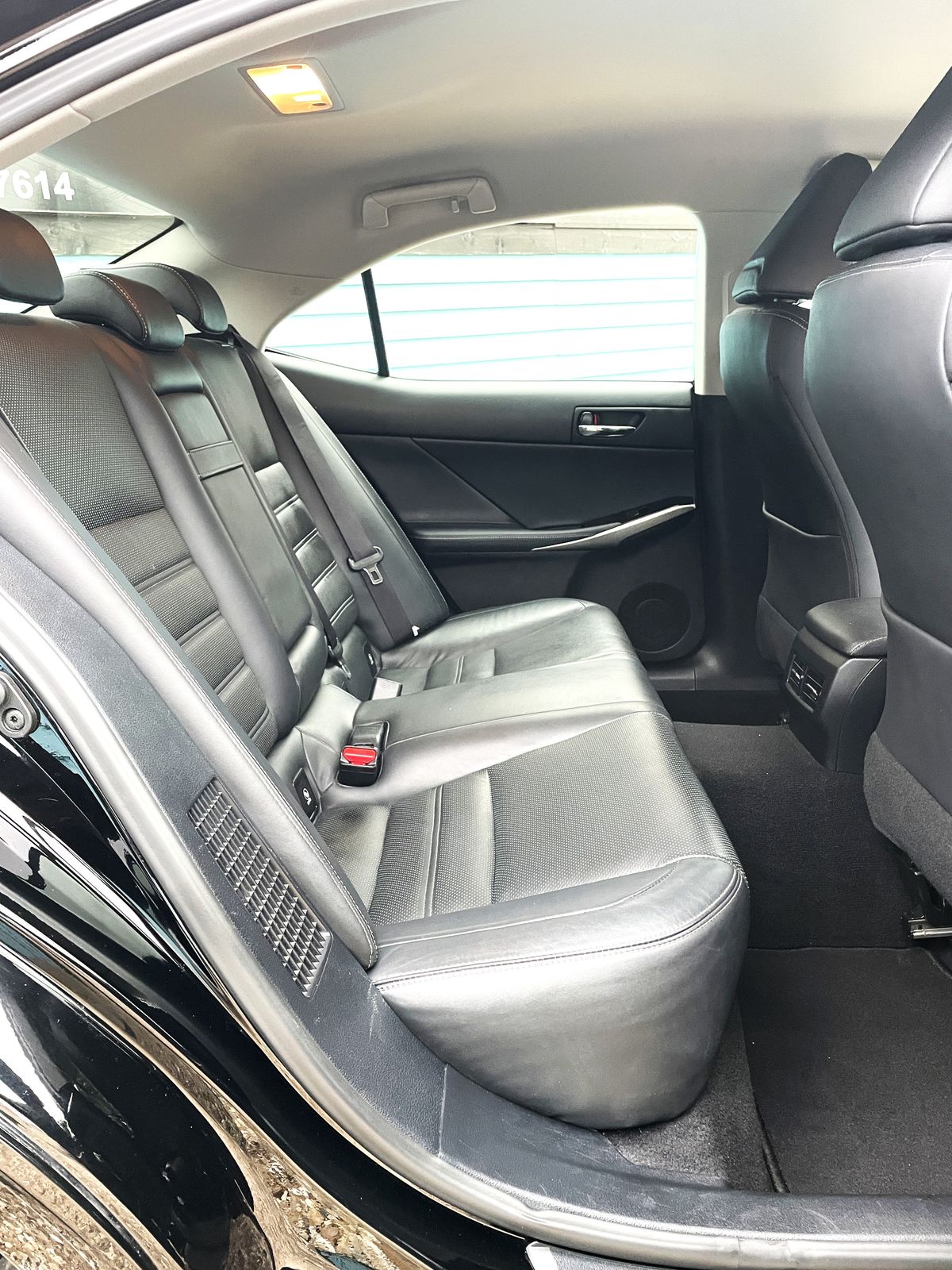 Lexus IS 2.5 300h Executive Edition Saloon 4dr Petrol Hybrid E-CVT Euro 6 (s/s) (223 ps) 4dr Automatic 2016
