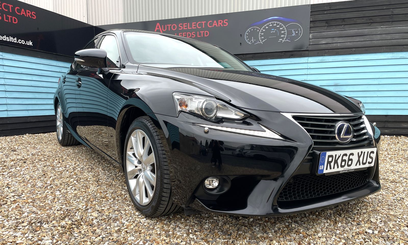 Lexus IS 2.5 300h Executive Edition Saloon 4dr Petrol Hybrid E-CVT Euro 6 (s/s) (223 ps) 4dr Automatic 2016