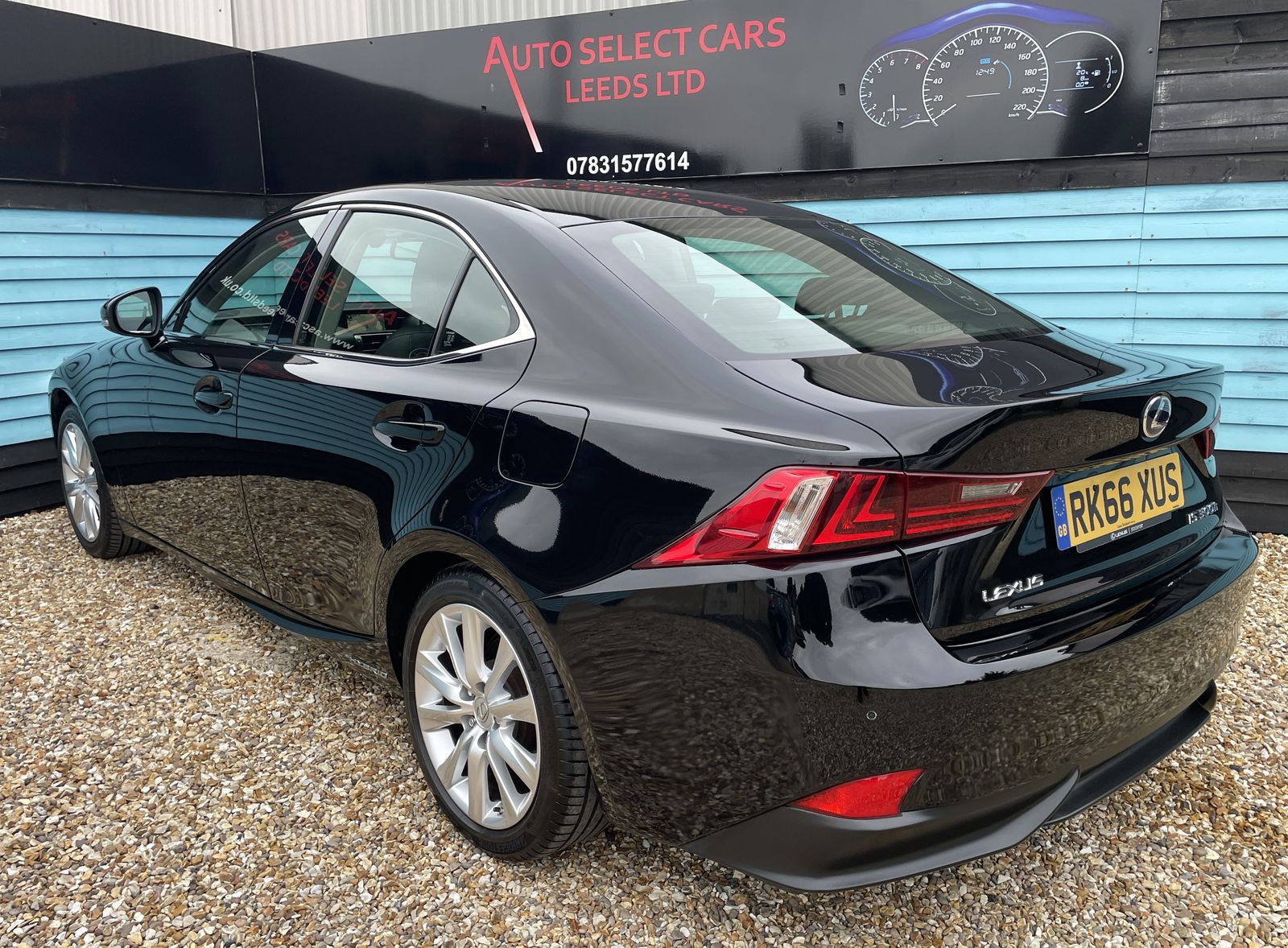 Lexus IS 2.5 300h Executive Edition Saloon 4dr Petrol Hybrid E-CVT Euro 6 (s/s) (223 ps) 4dr Automatic 2016
