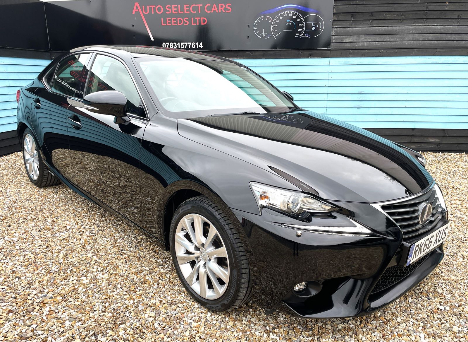 Lexus IS 2.5 300h Executive Edition Saloon 4dr Petrol Hybrid E-CVT Euro 6 (s/s) (223 ps) 4dr Automatic 2016