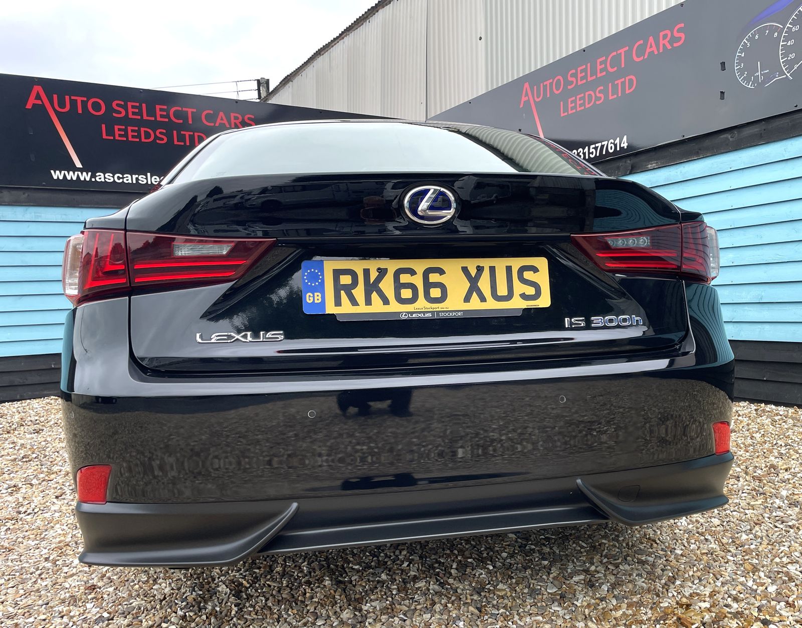 Lexus IS 2.5 300h Executive Edition Saloon 4dr Petrol Hybrid E-CVT Euro 6 (s/s) (223 ps) 4dr Automatic 2016