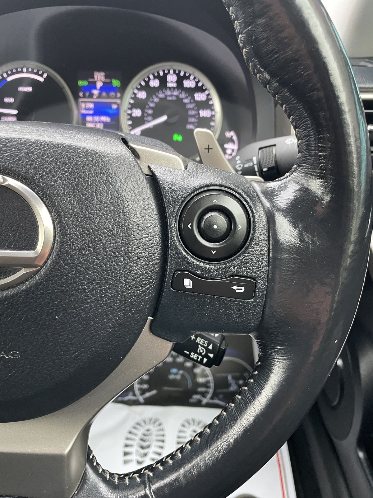 Lexus IS 2.5 300h Executive Edition Saloon 4dr Petrol Hybrid E-CVT Euro 6 (s/s) (223 ps) 4dr Automatic 2016