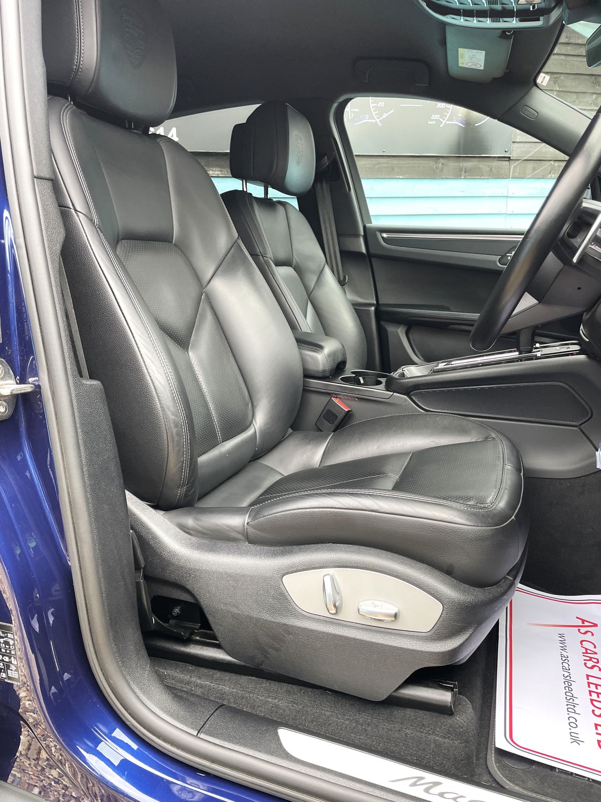 Porsche Macan 2.0T SUV 5dr Petrol PDK 4WD Euro 6 (s/s) (265 ps) 5dr Automatic 2022