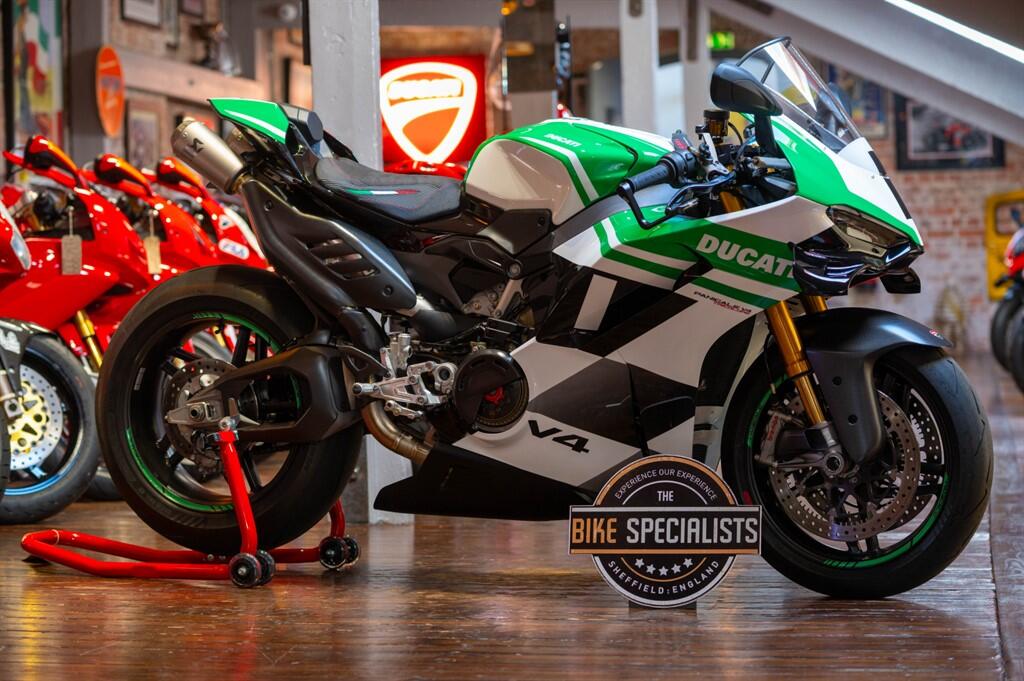 2025 DUCATI Panigale V4 *The Ultimate Tricolore - Full Akrapovic Race Exhaust**