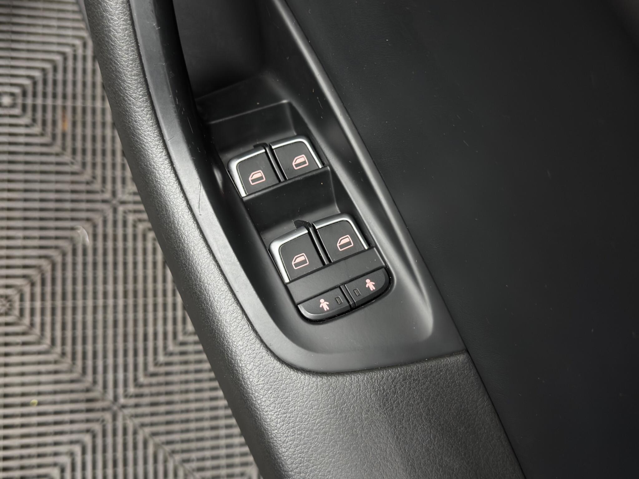 Audi A6 Avant 2.0 TDI ultra Black Edition S Tronic Euro 6 (s/s) 5dr 5dr Automatic 2025