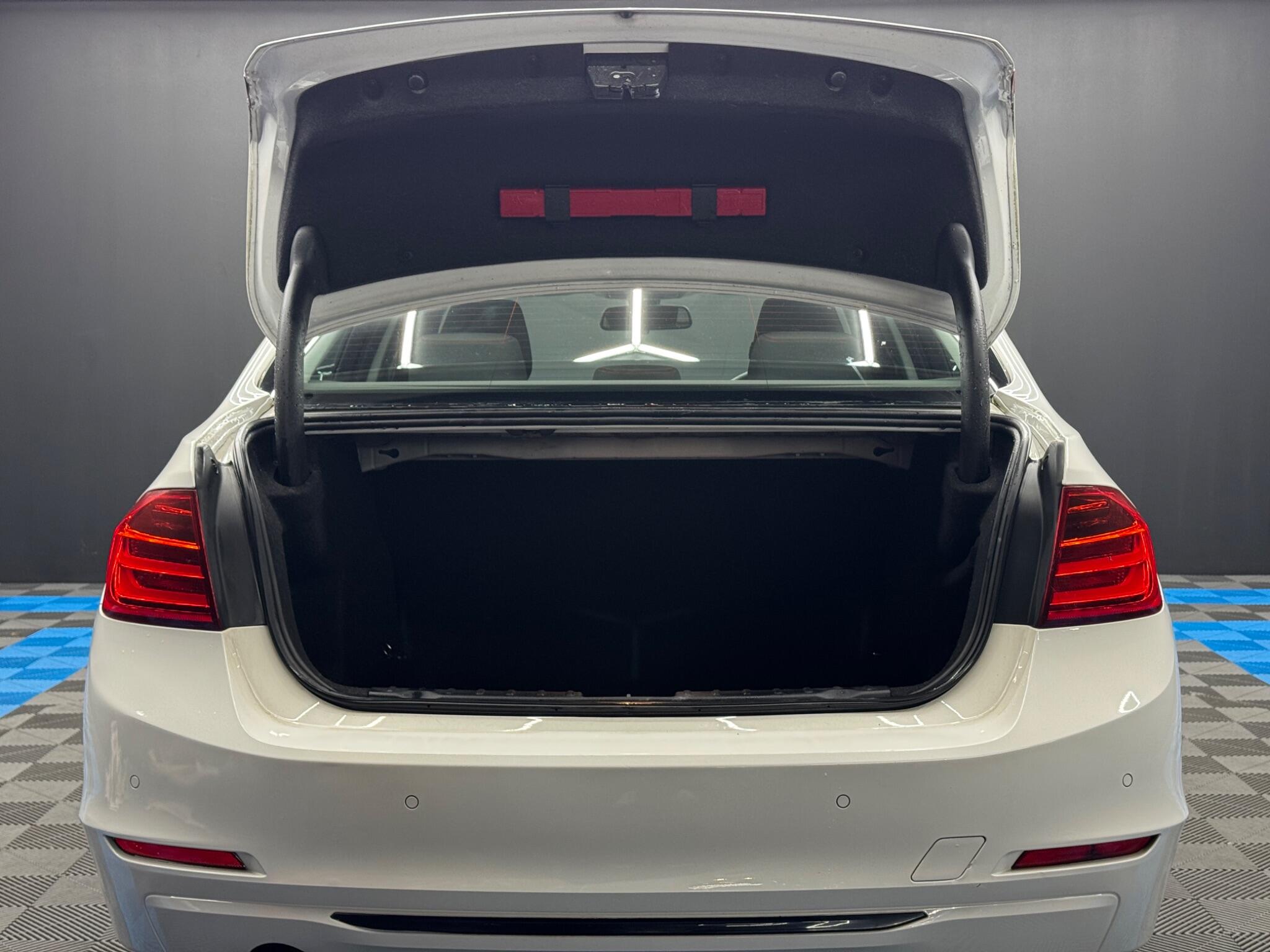 BMW 3 Series 2.0 318d BluePerformance Sport Euro 6 (s/s) 4dr 4dr Manual 2026