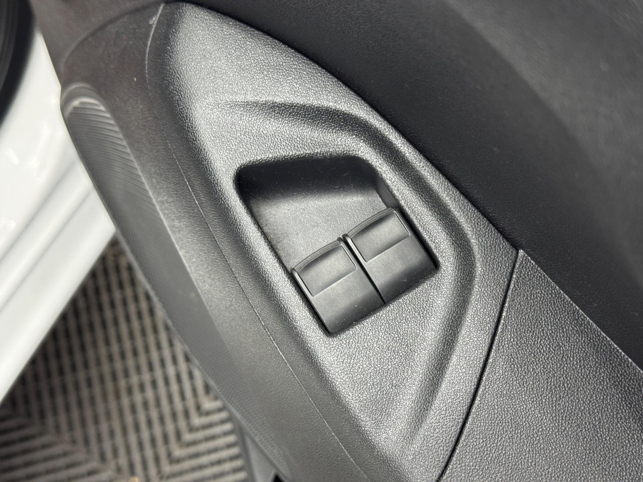 Citroen C1 1.0 VTi Shine Euro 6 (s/s) 5dr 5dr Manual 2026