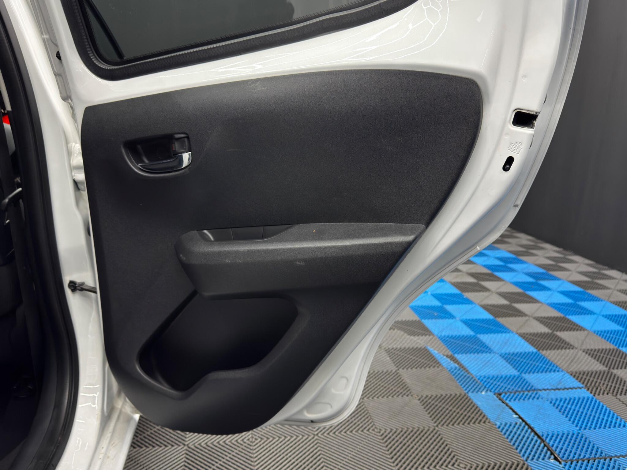 Citroen C1 1.0 VTi Shine Euro 6 (s/s) 5dr 5dr Manual 2026