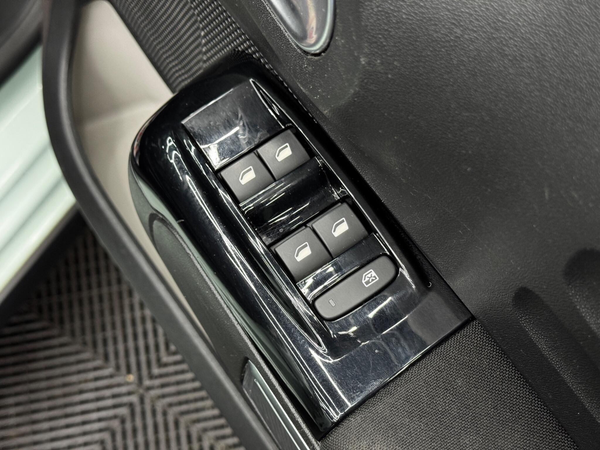 Citroen C3 1.2 PureTech Flair Euro 6 5dr 5dr Manual 2025