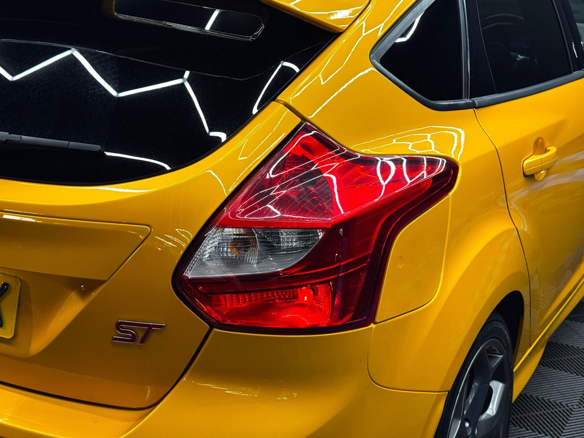 Ford Focus 2.0T EcoBoost ST-2 Euro 5 (s/s) 5dr 5dr Manual 2025