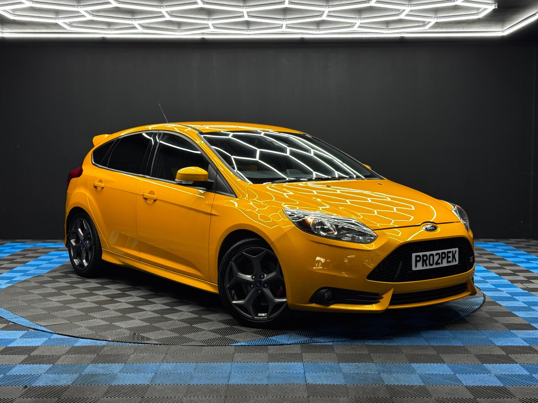 Ford Focus 2.0T EcoBoost ST-2 Euro 5 (s/s) 5dr 5dr Manual 2025
