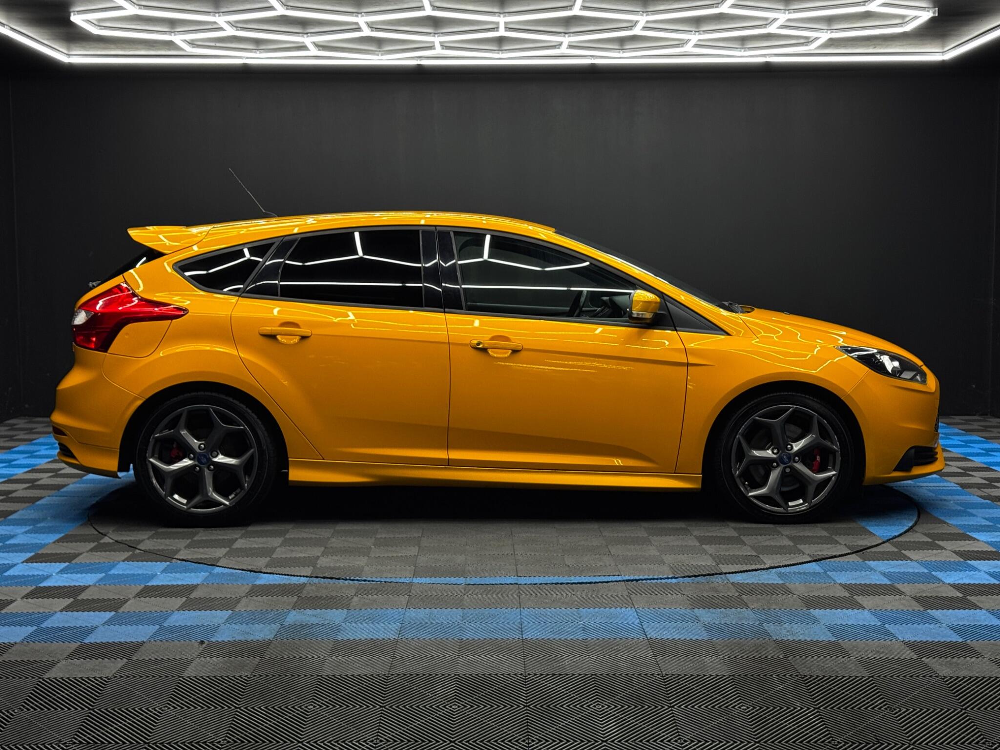 Ford Focus 2.0T EcoBoost ST-2 Euro 5 (s/s) 5dr 5dr Manual 2025